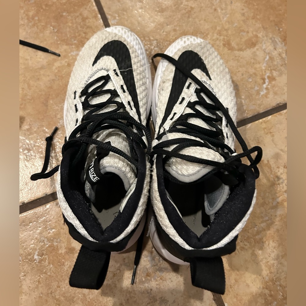 SOLD Nike Zoom Rize Men’s Basketball 🏀 Shoe Size 6.5 Men’s/Women’s Size 8